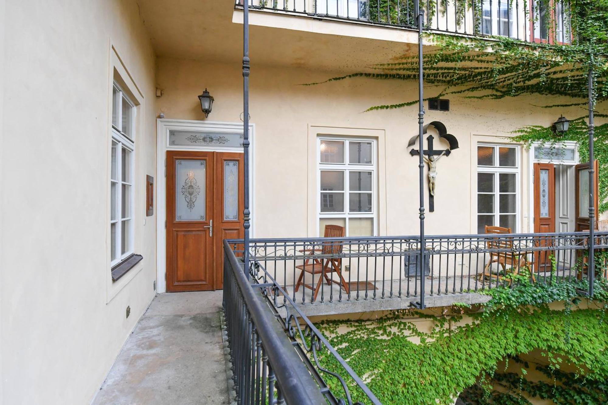 St Giles Sauna And Pool Table Apt Praha