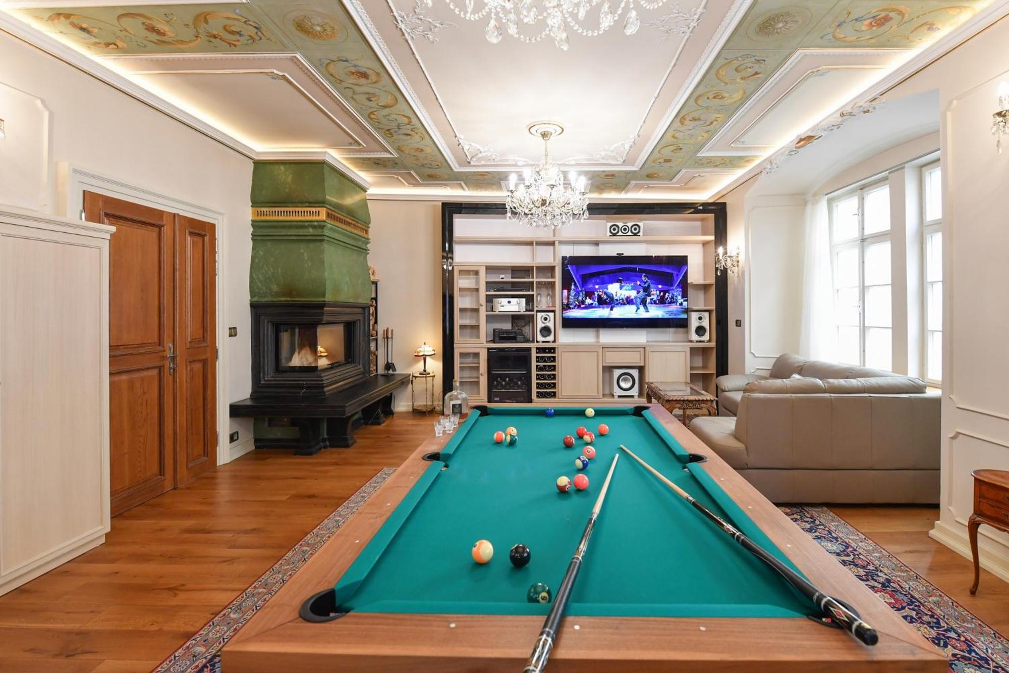 St Giles Sauna And Pool Table Apt * Praha