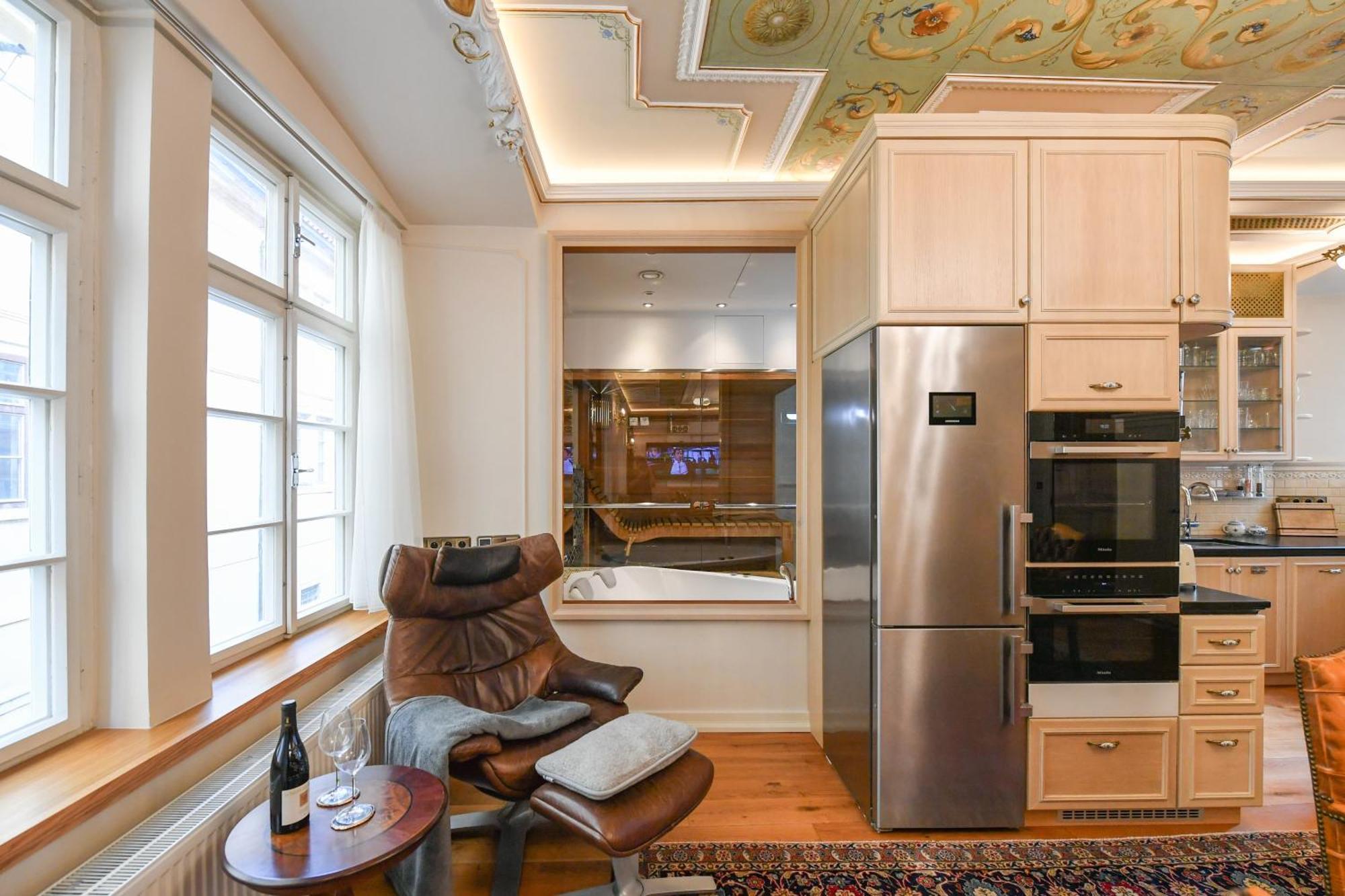 St Giles Sauna And Pool Table Apt Praha